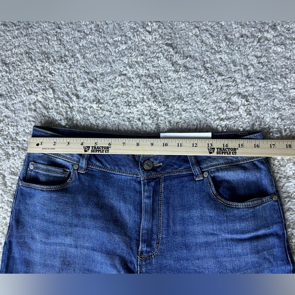 Women’s size 10 Mid-rise Girlfriend Jeans NWT - Picture 5 of 7